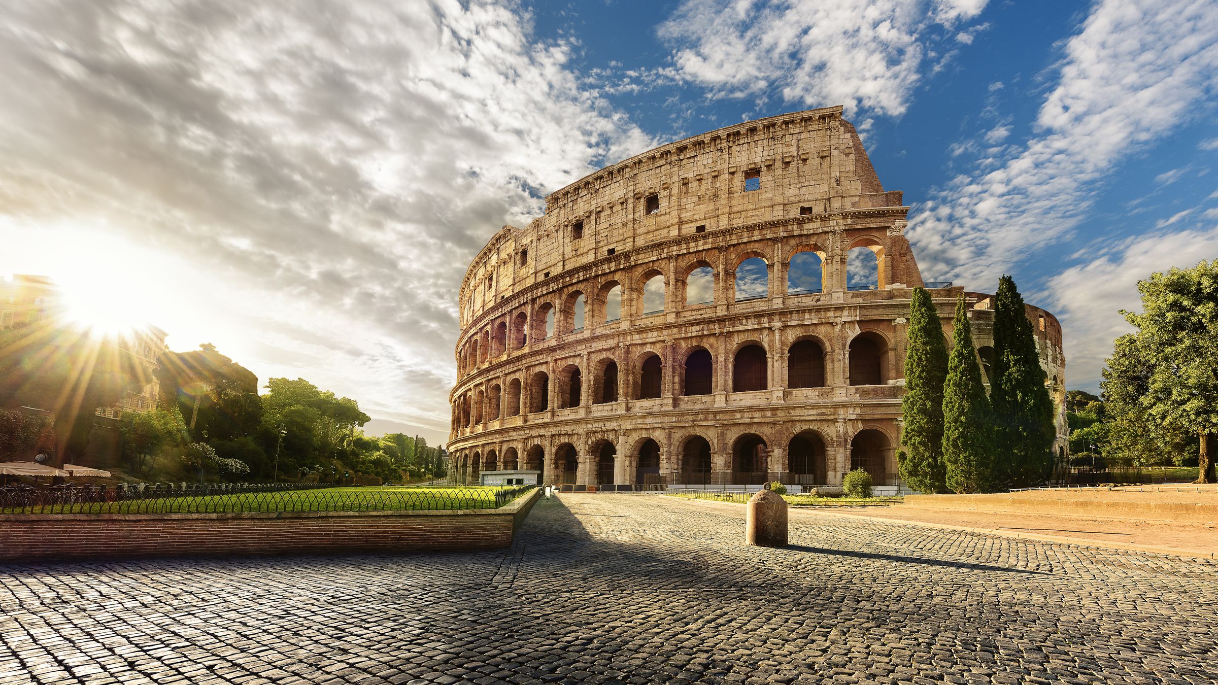 Il Colosseo visto da Via del Colosseo
